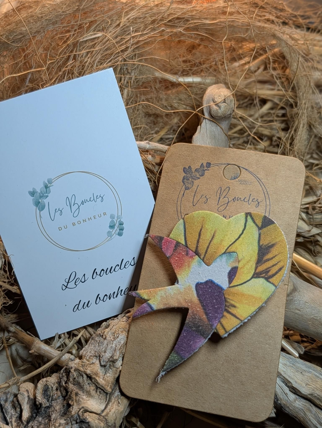 Broche coeur hirondelle fleurie b024