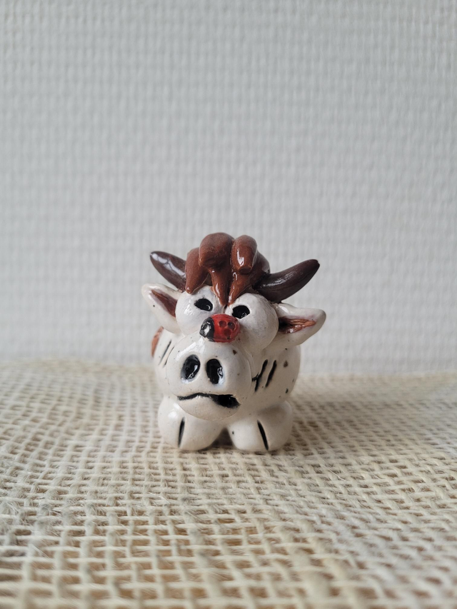 Vache en céramique et coccinelle, pièce unique