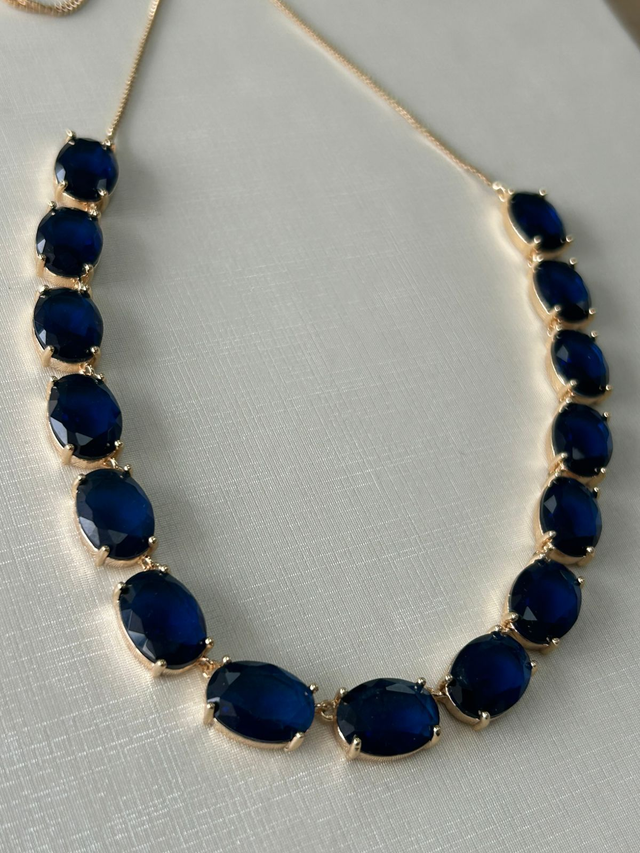 COLAR EM PEDRAS GEMA OVAL AZUL SAFIRA BANHADO EM OURO 18K FECHO GRAVATA