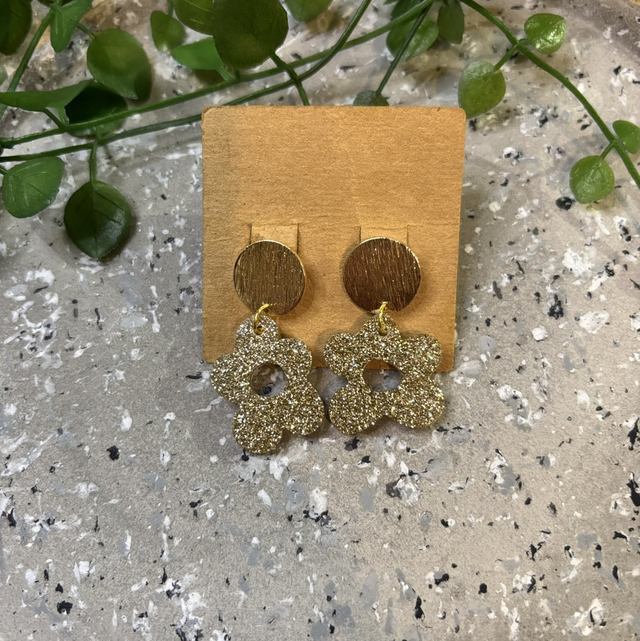 boucles d’oreilles résine dorées à paillettes (petites)