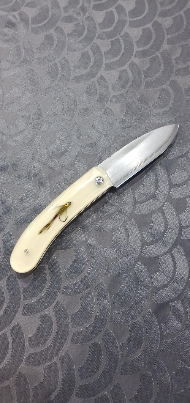 Couteau pliant St Bo piémontais inclusion mouche de pêche 