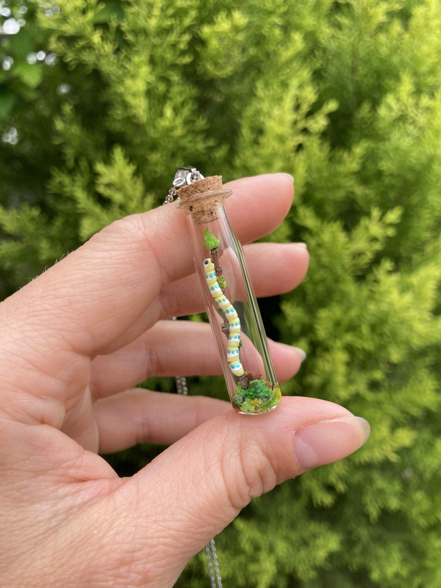 Pendentif chenille phosphorescente