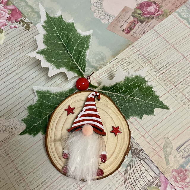 Handmade Christmas magnets. Beautifully presented in a cellophane gift bag.