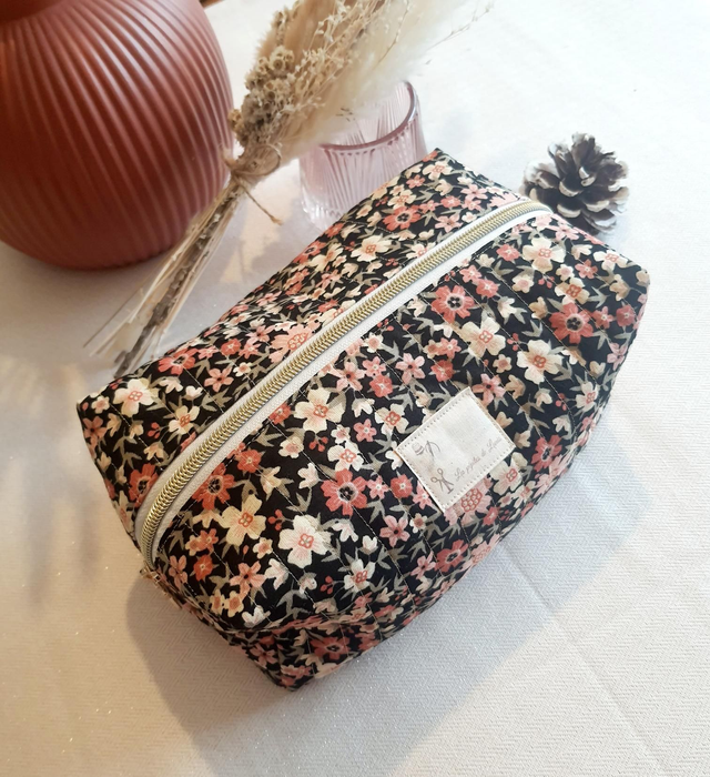 Grande trousse fleurie noire
