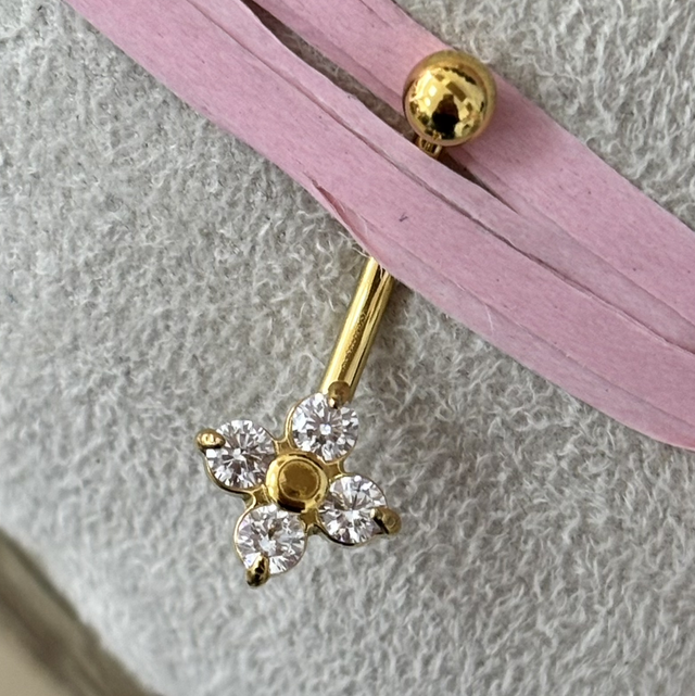 Piercing nombril Noora