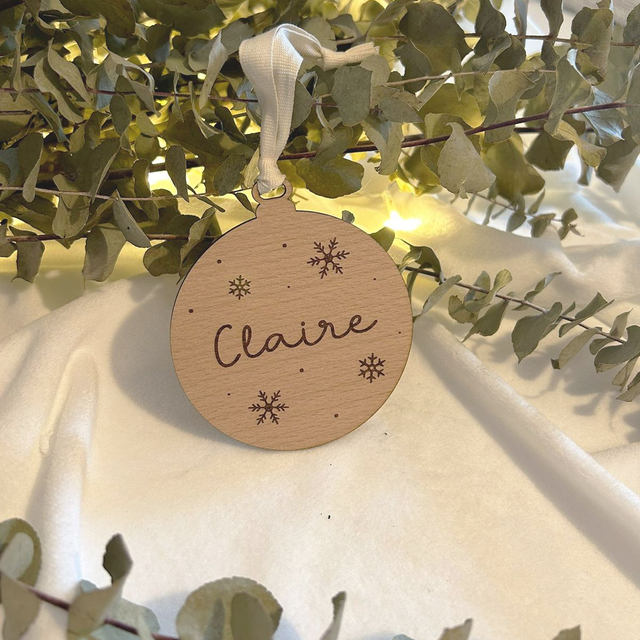Boule de Noël personnalisée en bois - Modèle Flocons