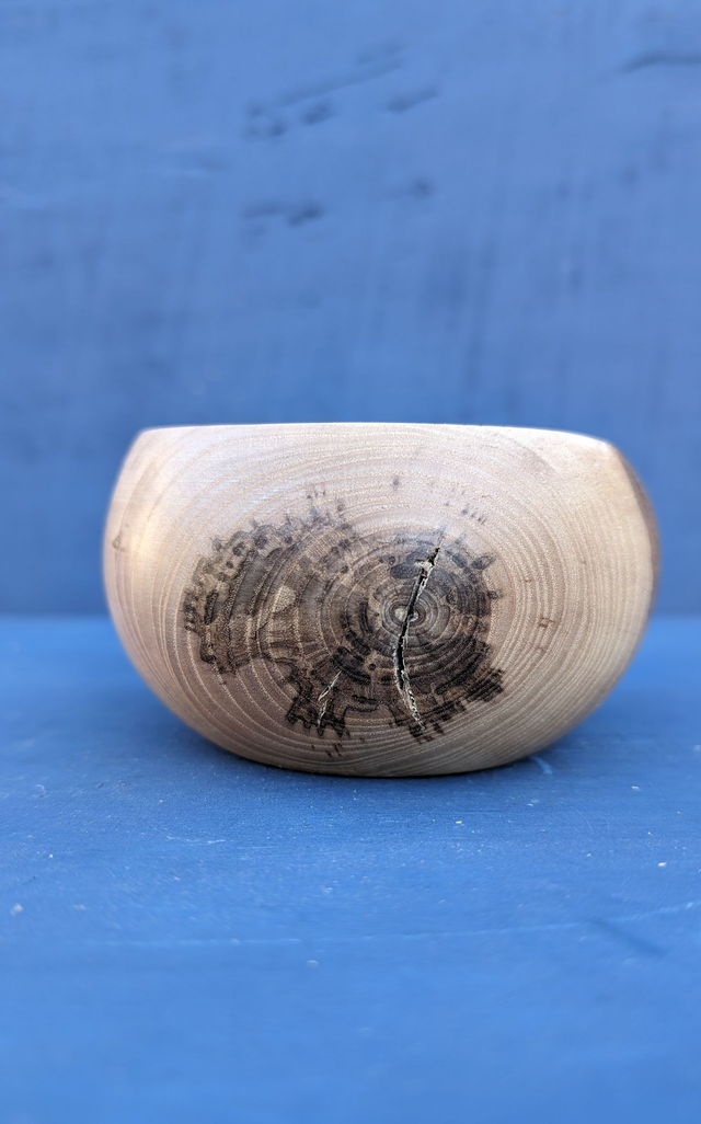 Petite coupe à fruit sec en frêne