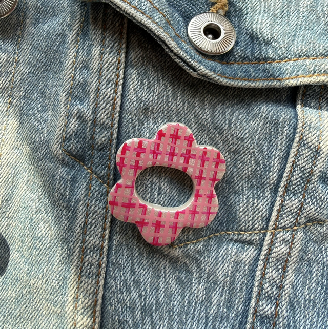 Checkered Flower Glass Holder Pin Badge