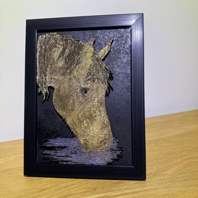 Tableau animalier en relief en bois gravé – Cadre 13x18 cm – Décoration artisanale