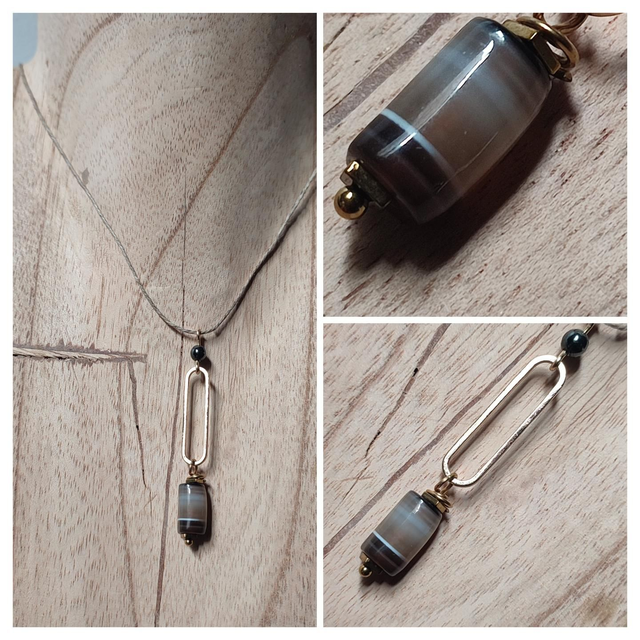 Collier agate aux jolis reflets bruns et hématite, ovale doré, monté sur fil de lin réglable, pièce unique 