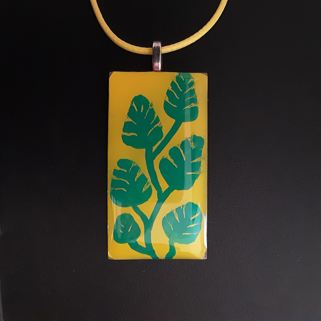 Pendentif rectangle collection floral fond jaune et décor feuillage vert