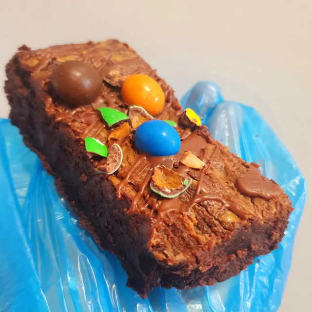 M&amp;M (Milk Chocolate) Brownie Slice