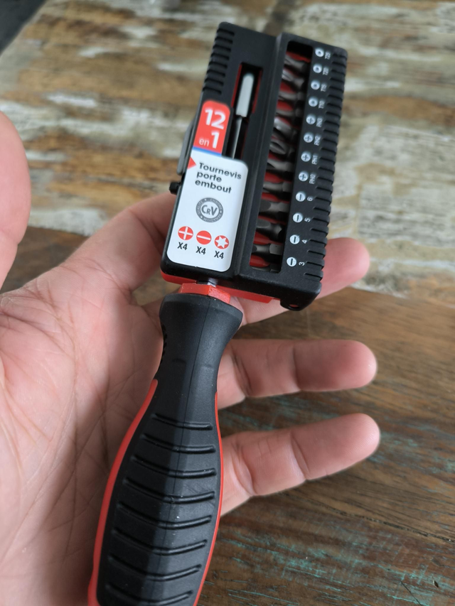 TOURNEVIS PORTE EMBOUTS 12 EN 1