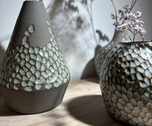 Lot de 3 soliflores en grès gris émaillé 