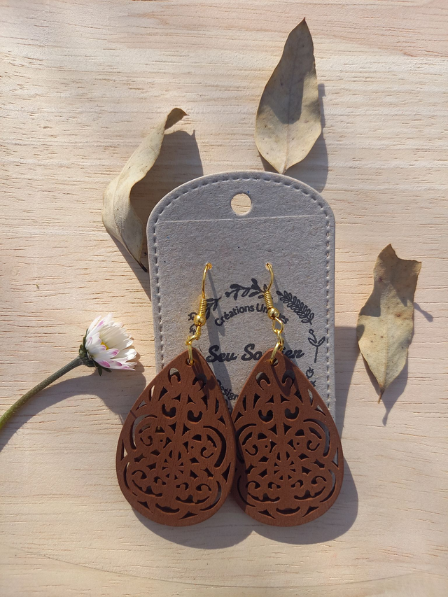 Boucles d&#039;oreilles Bois - arabesques - marron