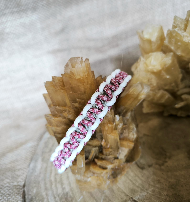 🩷 Porte-médaille “Rosée d'Aube”