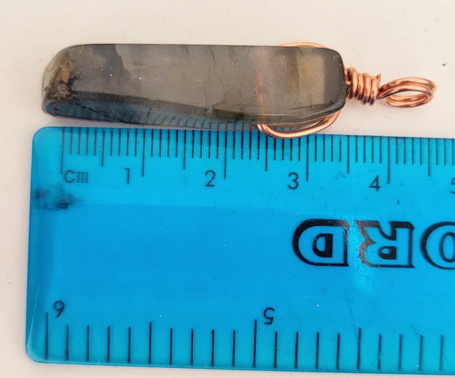 Labradorite pendant - medium