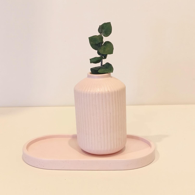 "Lunée", Vase artisanal en gypse avec fleurs séchées - Déco douce et raffinée
