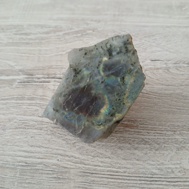 Labradoriet – Beschermende Steen met Mystieke Glans 4 x 3,5 x 1,5 cm  (12.115)