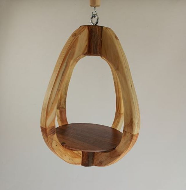 Suspension Bois 3 essences - H35cm x L28cm - plateau noyer / arceaux sapin / pièces assemblage acacia S012