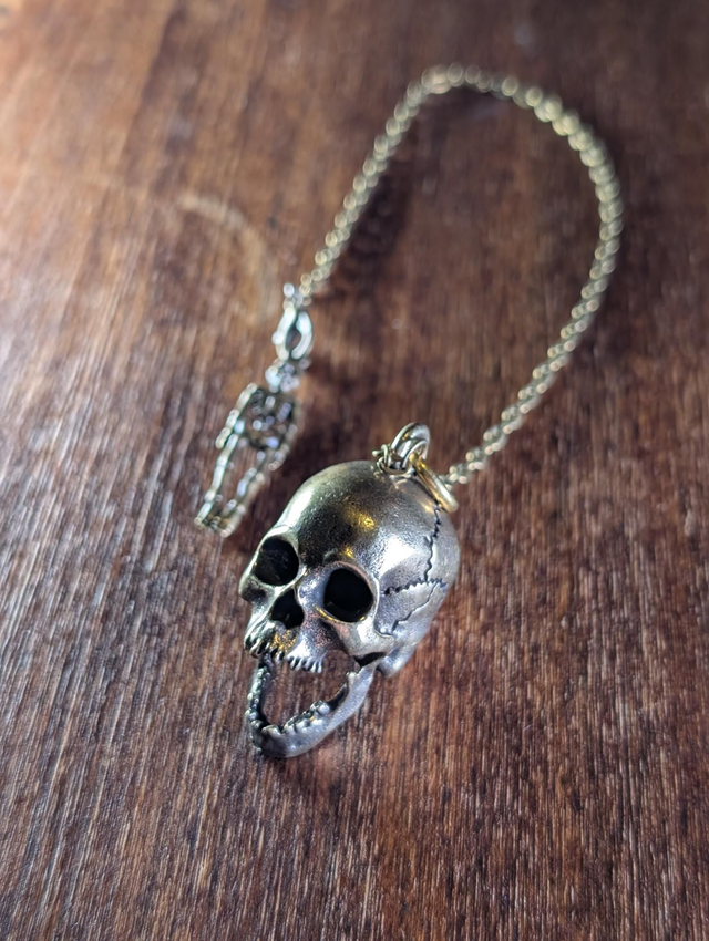 Pendule Crâne (métal)