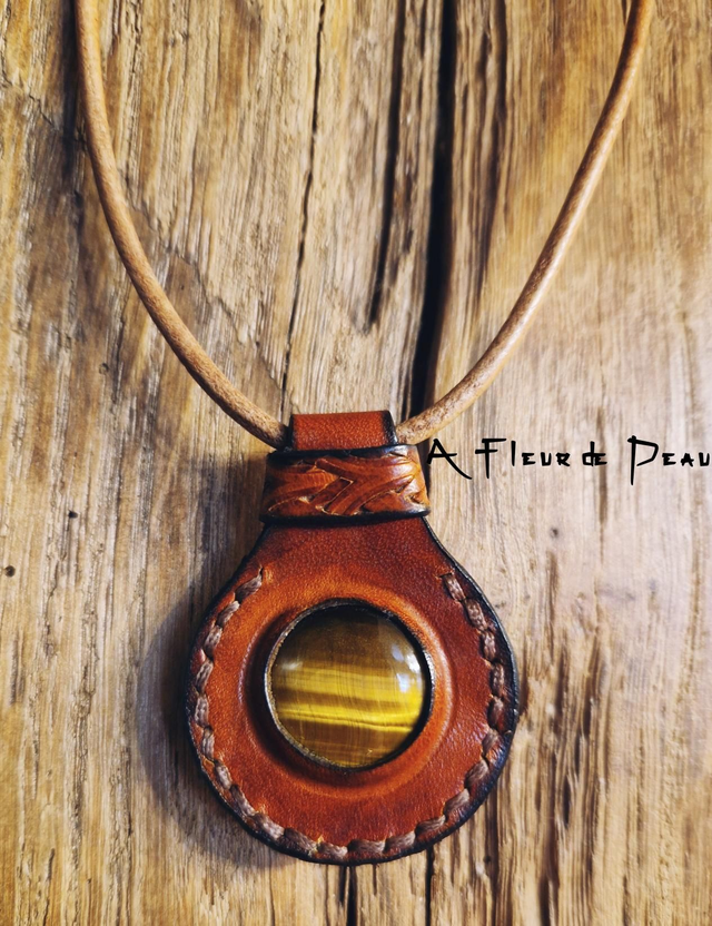 Collier cuir et oeil de tigre