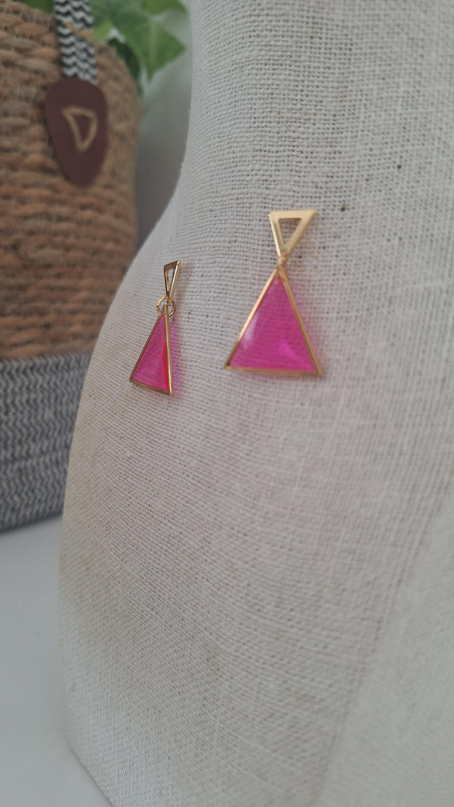 Boucles oreilles triangles dorés rose fluo