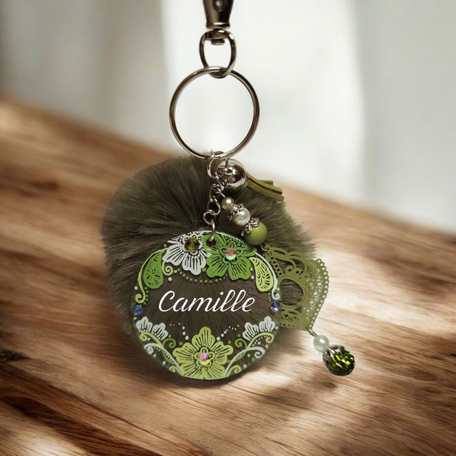 Bijou de sac prénom personnalisé dessiné à la main vert kaki