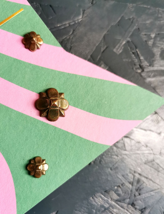 Horloge vintage pendule murale silencieuse années 70 "Rose vert"