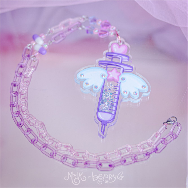 Collier Shaker à paillettes Seringue ailée yamikawaii