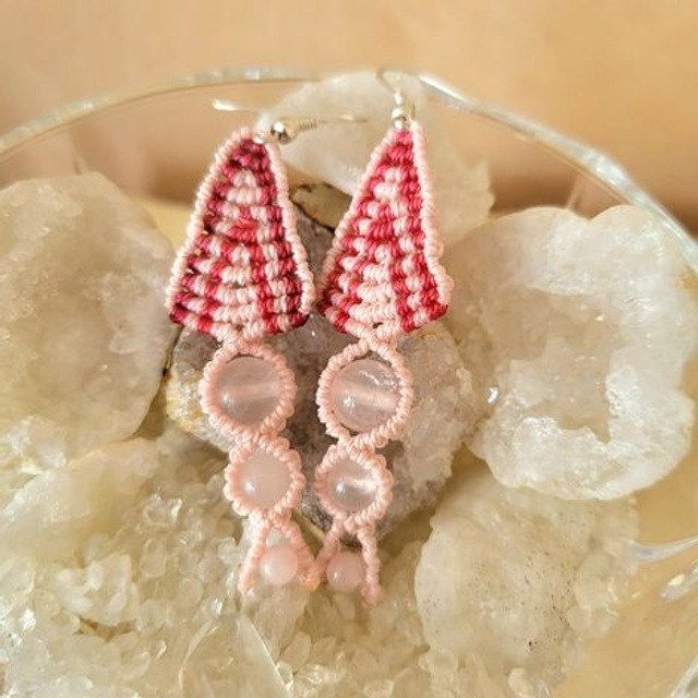 Kit Boucles d’oreilles Lyra 2 Quartz rose (micro-macramé fils rose et rouge)
