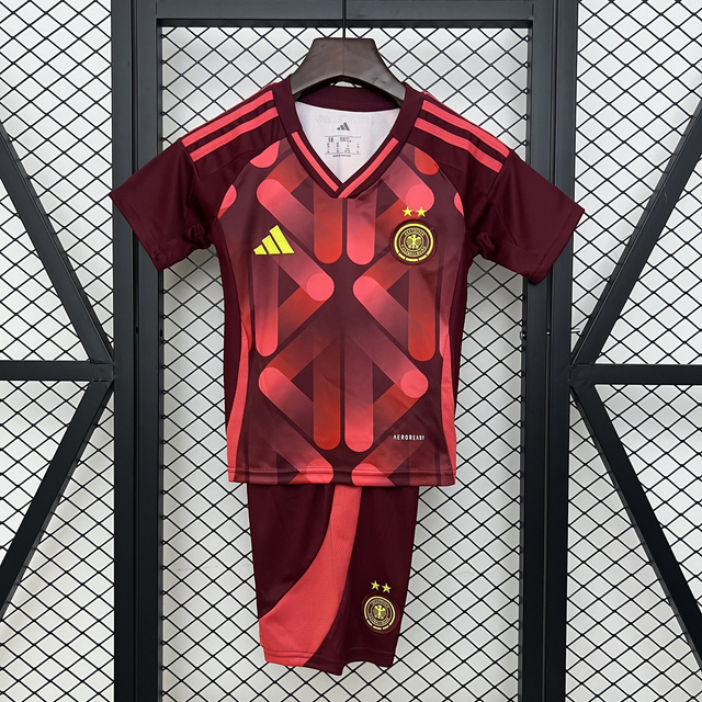 Conjunto camiseta + pantalón NIÑOS 2ª Alemania- 2025