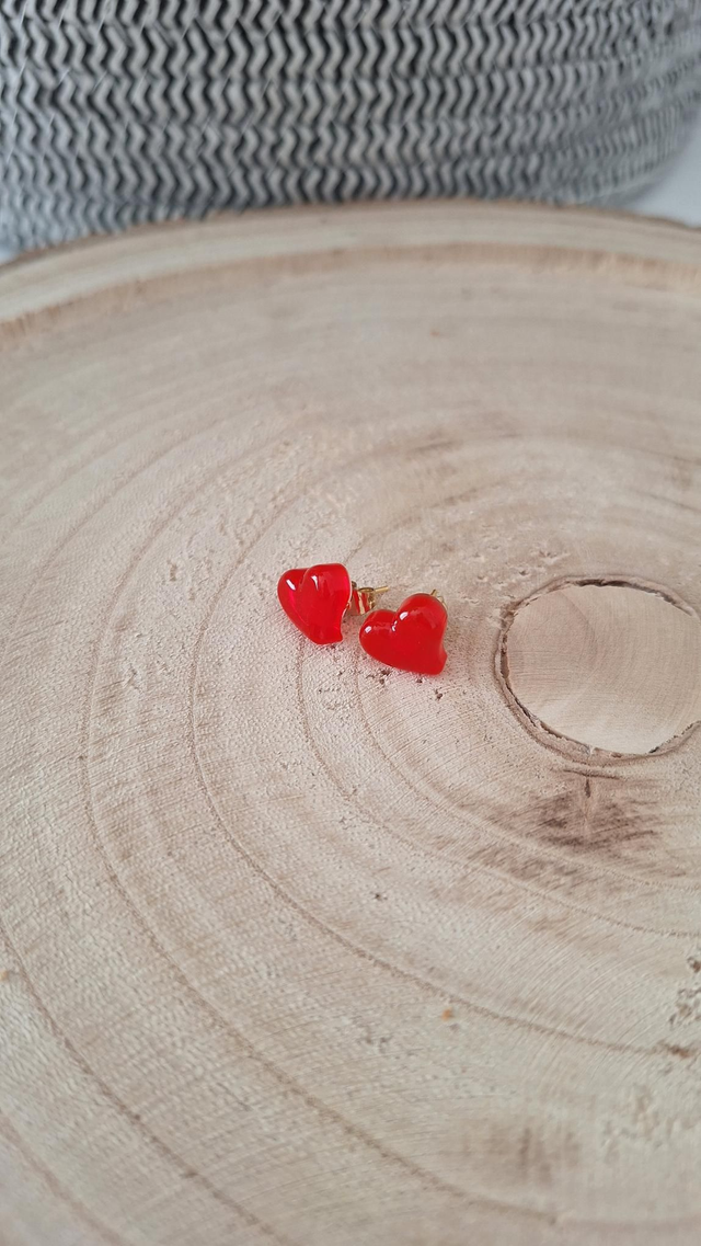 Puces cœurs asymétriques rouges 