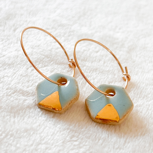 Boucles or et bleu hexagone