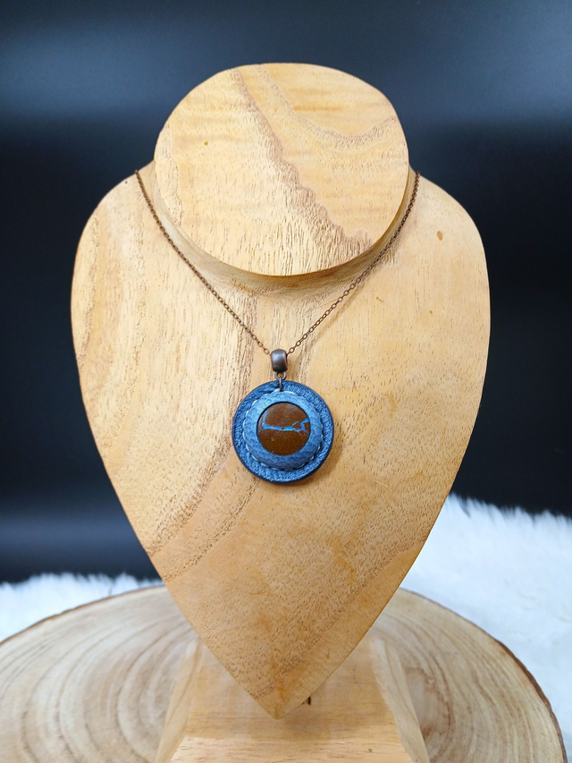 Jörd, pendentif en opale boulder et cuir