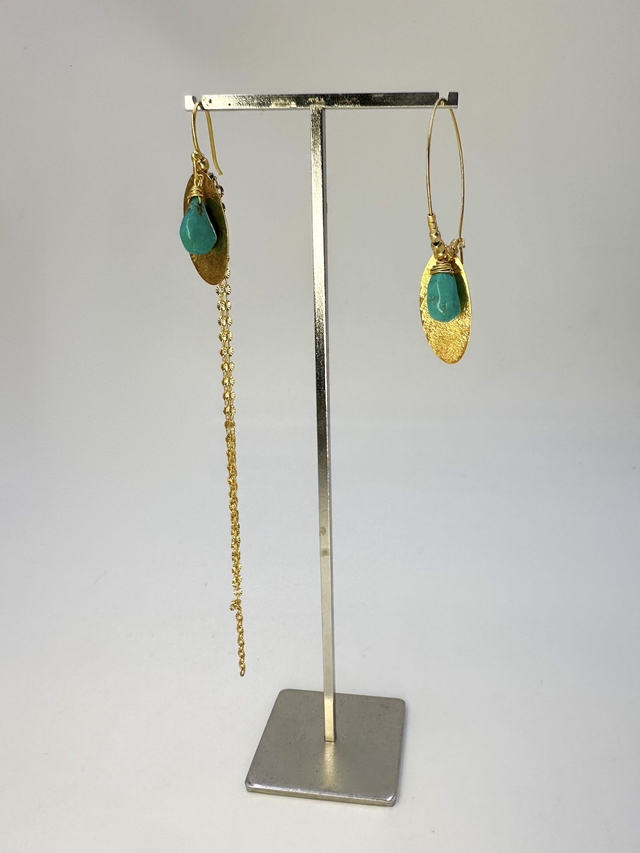 Boucles d&#039;oreilles longues asymétriques, turquoises