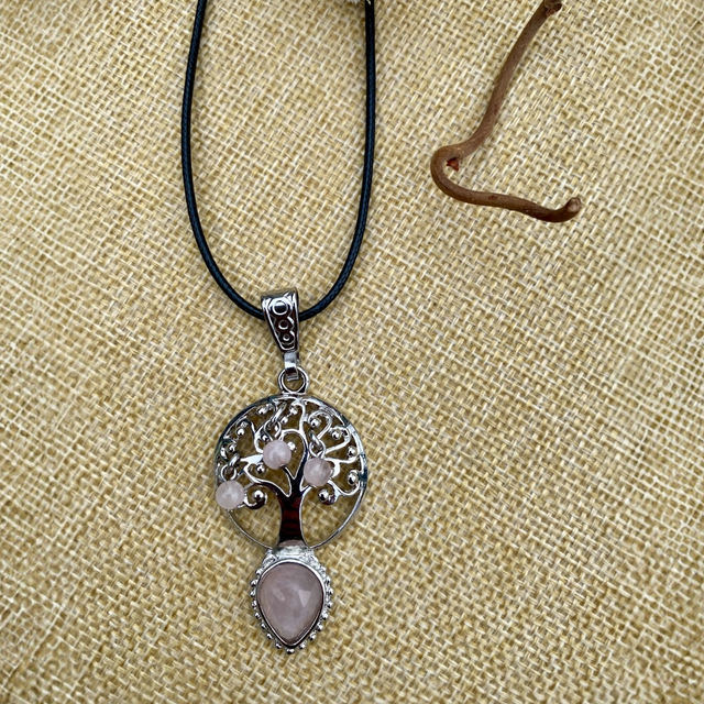 Collier en quartz rose facetté 