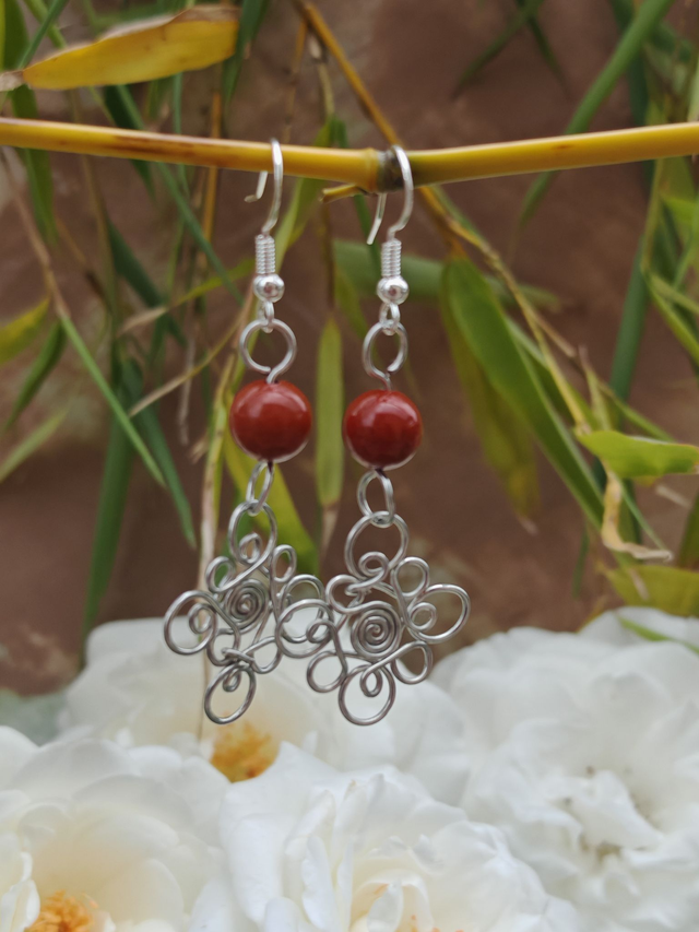 Fleur éternelle, boucles d'oreilles en jaspe rouge