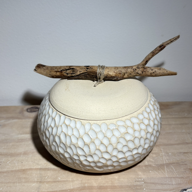 Boîte à bijoux en grès blanc émaillé 