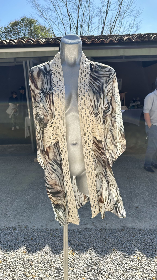 Tunique longue zébrée et dentelle