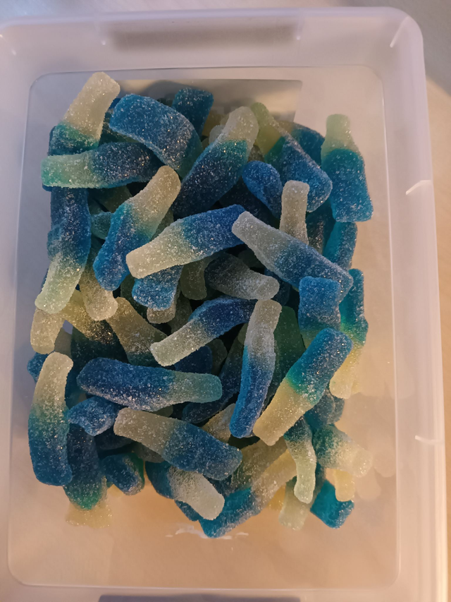 BOUTEILLES FRAMBOISE BLEUE ( VENDU PAR 100 GRAMMES )