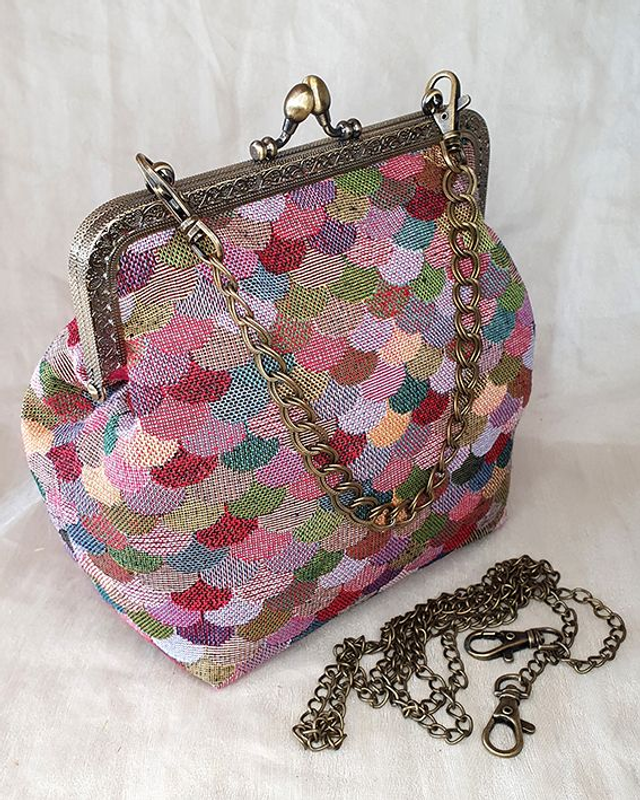 Nun Bolso multicolor con boquilla y cadena doble