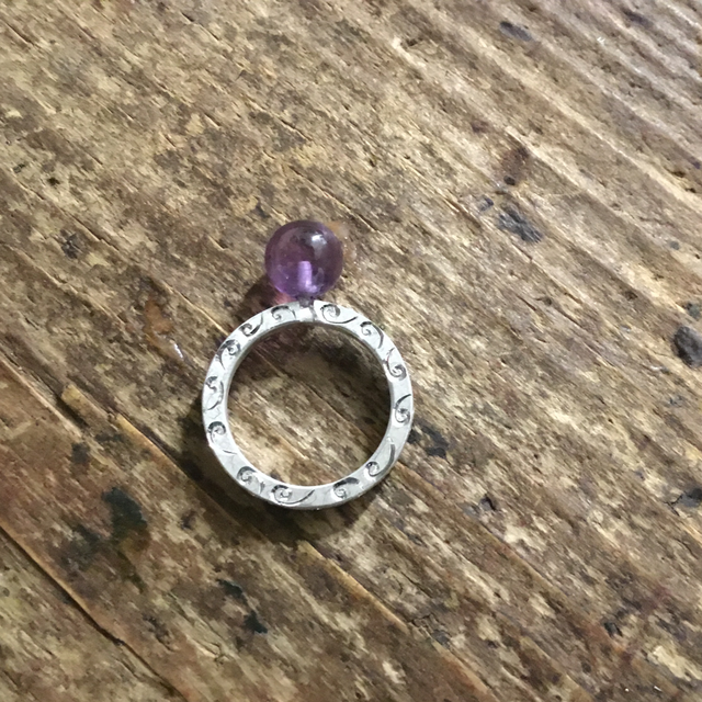 Curl Ring with Amethist
