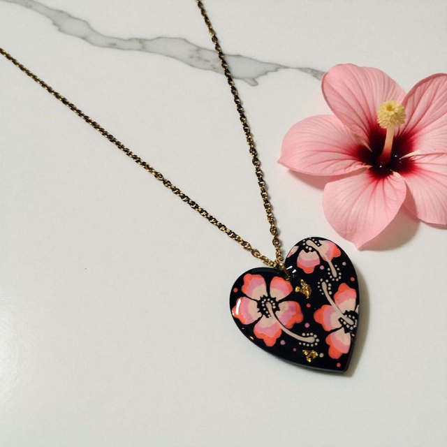 Collier dessiné Flora acier inoxydable pêche rosé