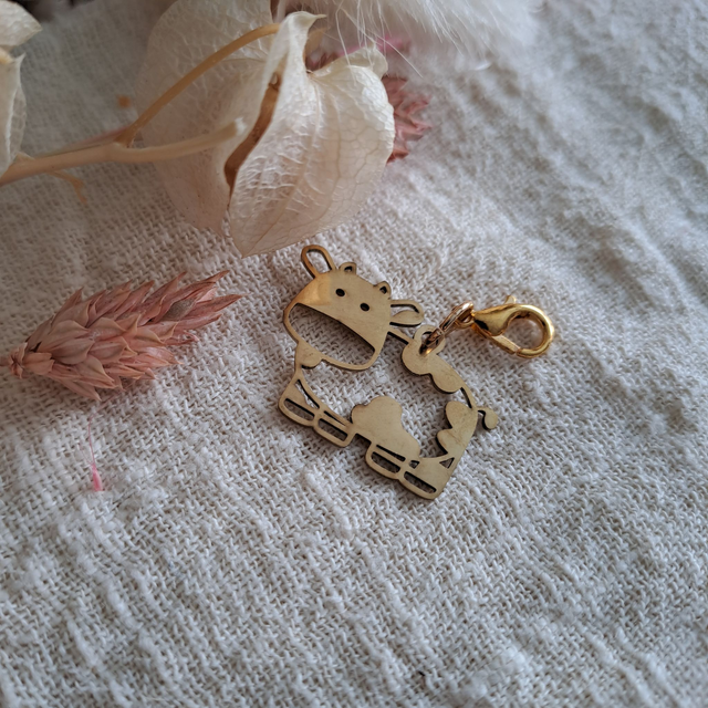 Charms vache colorie dorée