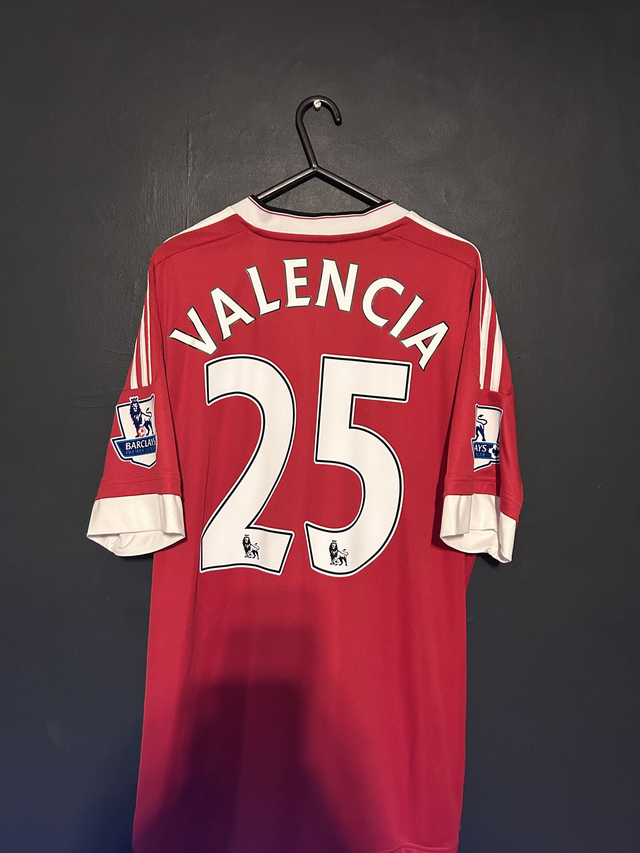 (L) Manchester United 2015-16 Home / VALENCIA 25