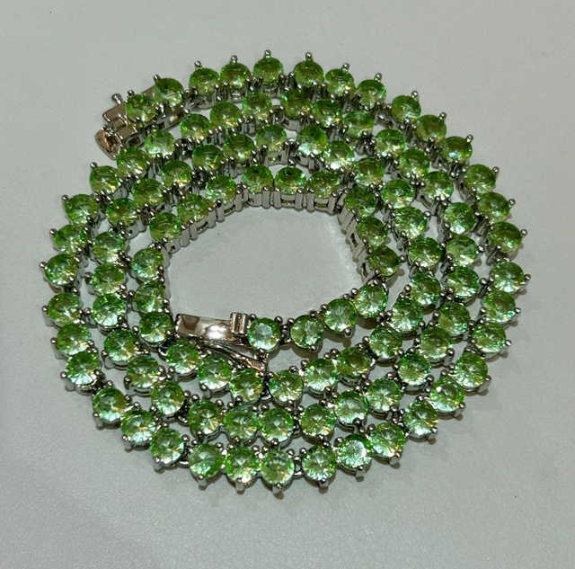 COLAR RIVIERA 3 PONTAS 4MM ZIRCÔNIAS AAA BANHADO EM RÓDIO BRANCO MAÇA VERDE