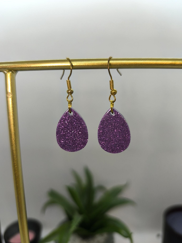 Boucles d'oreilles goutte mauve pailletté 