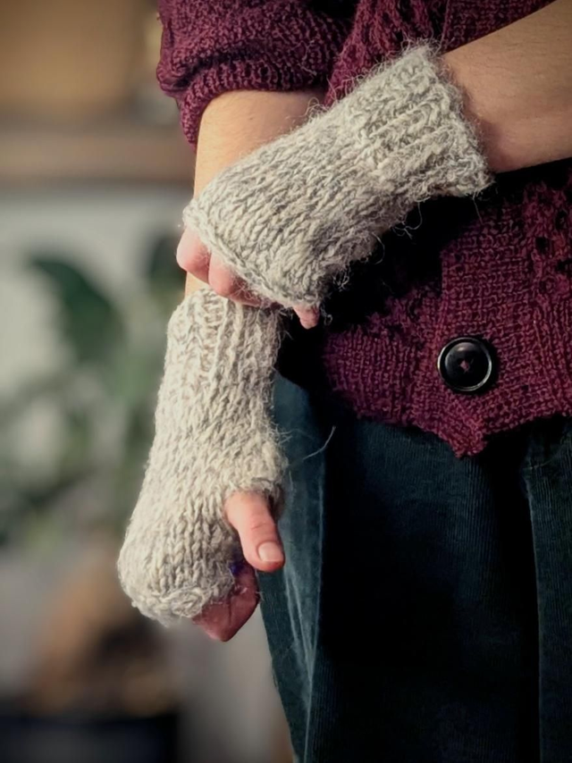 Mitaines en laine beige clair et nuances de gris