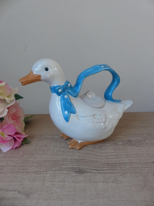 Théière artisanale en forme de canard ou d'oie avec foulard bleu peinte main, décoration originale cuisine, cadeau collectionneur Japon